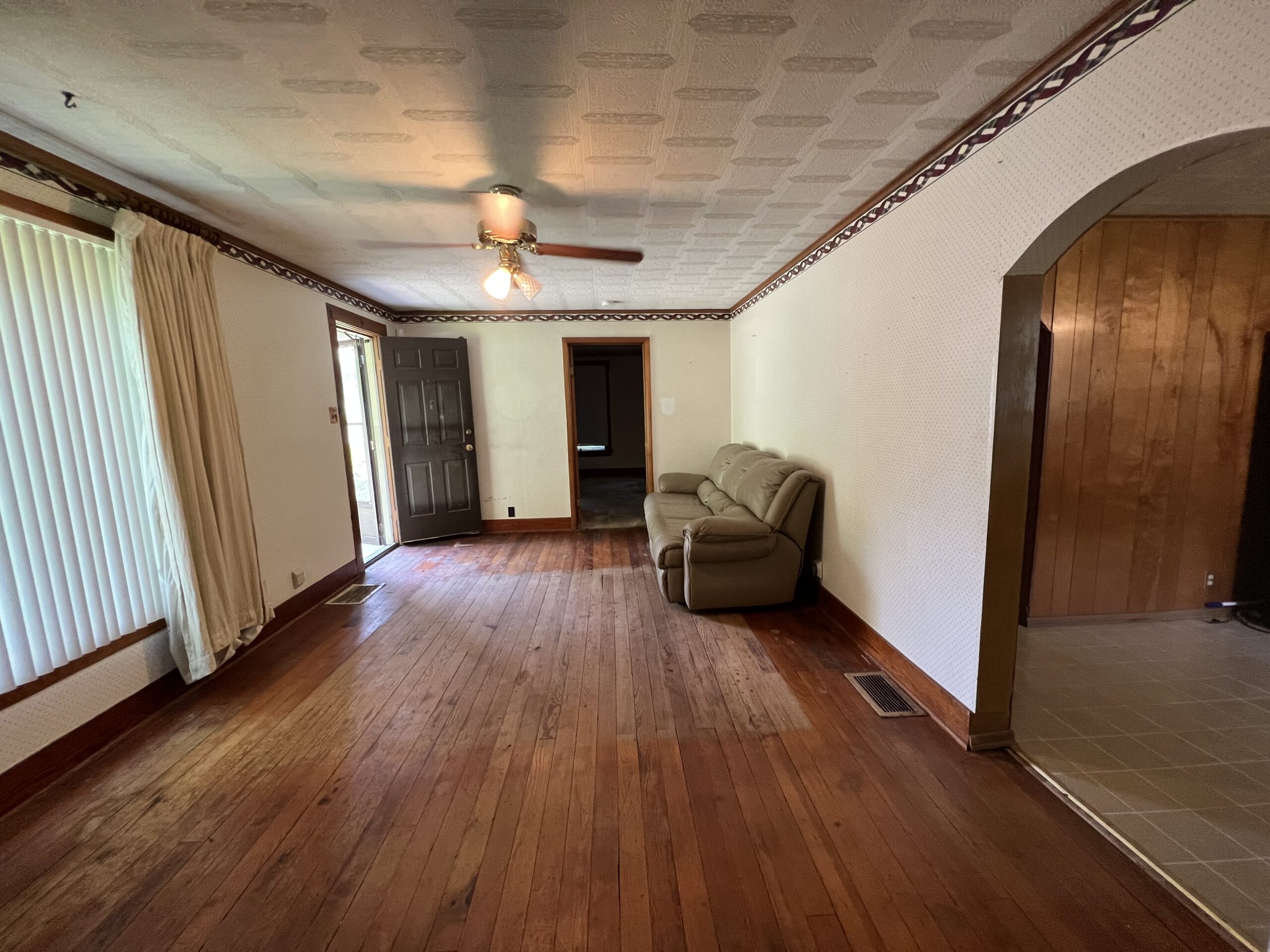 Auctions Doerr Auction and Realty